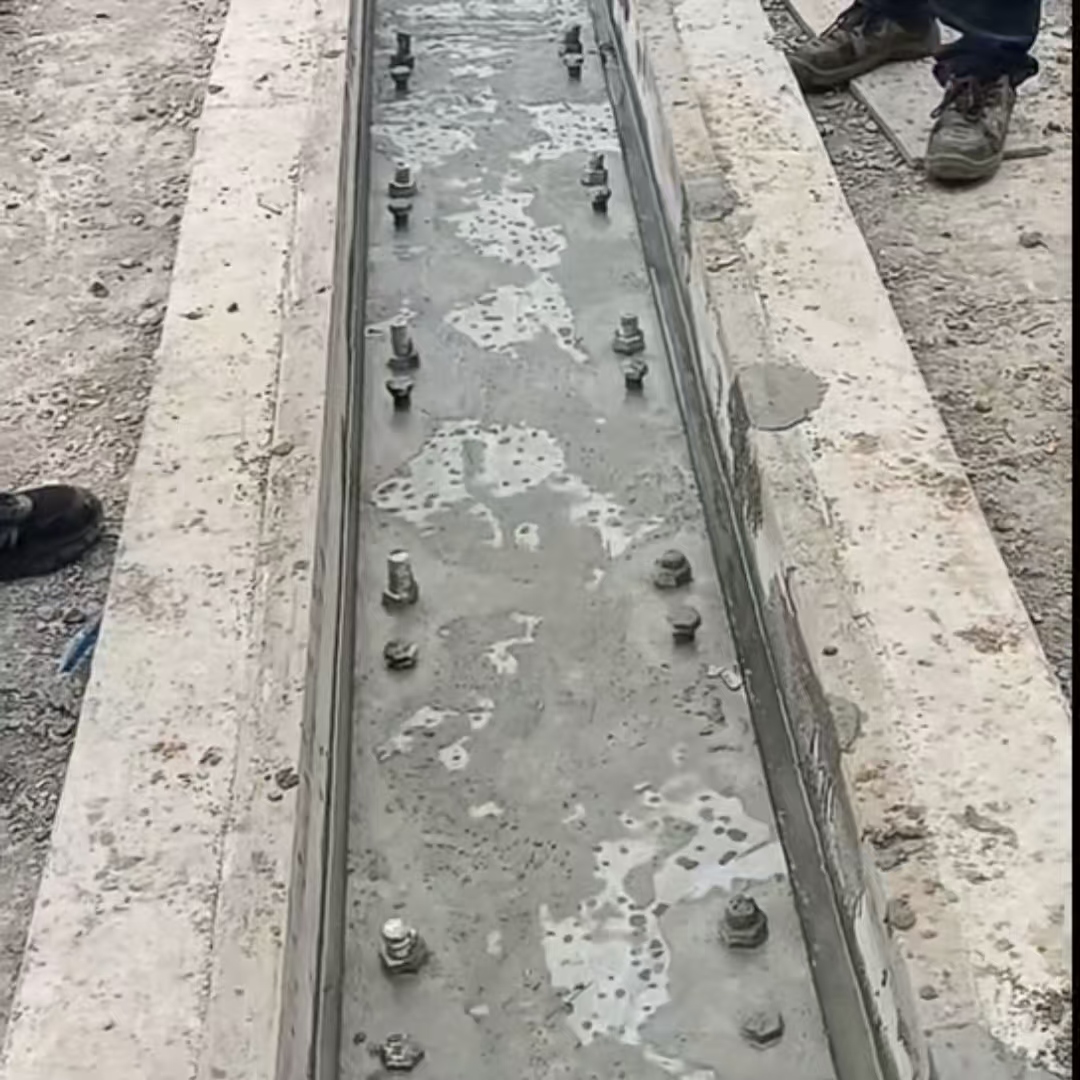 德钦港口码头起重机龙门吊重型机械设备稳固用早强快凝轨道胶泥